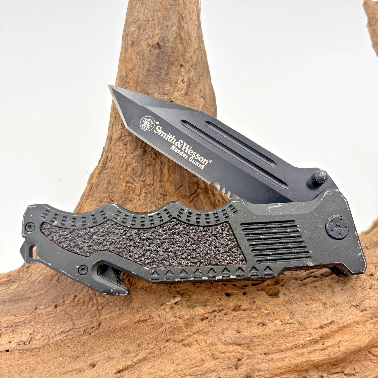 Smith and Wesson Border Guard Folding Knife 4.25" 7Cr17 Blade Aluminum Handle 88