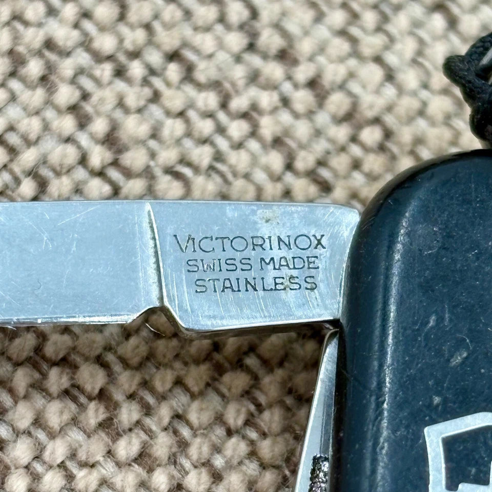 Victorinox CLASSIC SD Small Swiss Army Knife - Black - 58mm scissors (83)